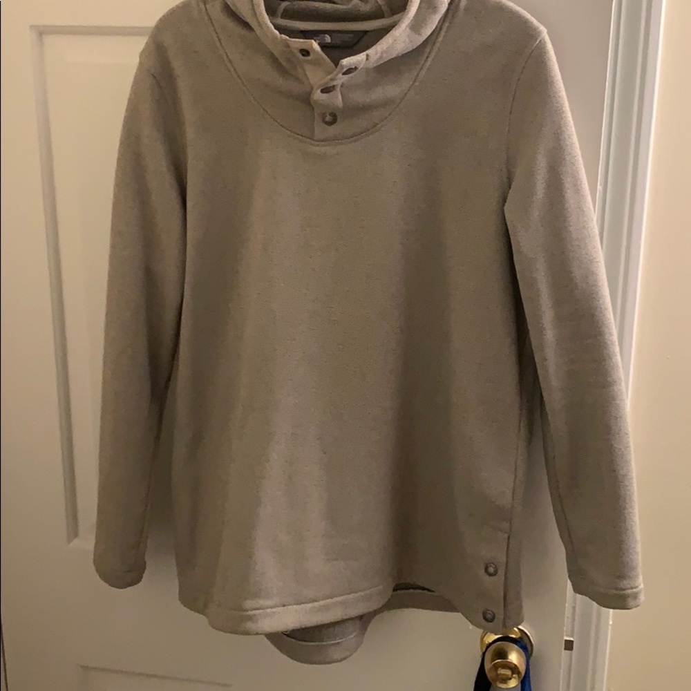Woman’s North Face Pullover